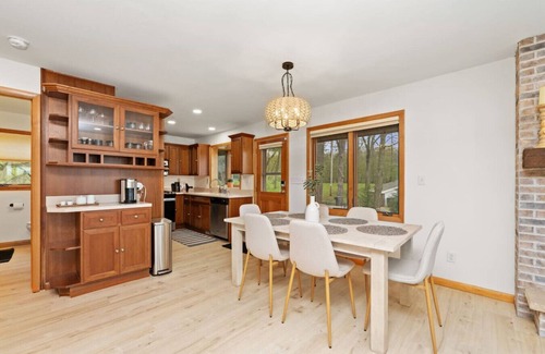 Whitewater House | Lakefront Luxury | 3BR Cabin w/Piers + Kayaks