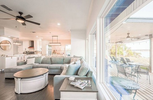 Morgans Point Resort House | Lakefront Luxury 4BR Pool Fire Pit Breathtaking 180° Lake Views