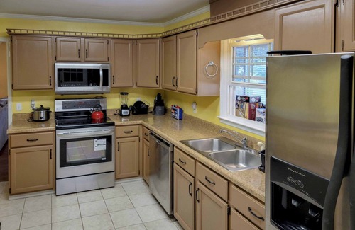 Macon House | Lakefront Macon Home w/Pool, Dock & Fishing!