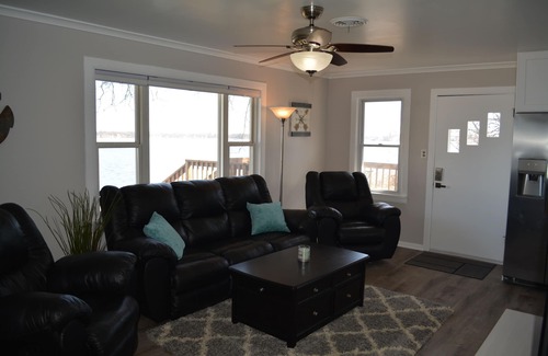 Pistakee Highlands Cottage | Lakefront, Newly Renovated, Tranquil Getaway, Free Water Sports