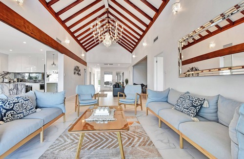 Lake Munmorah House | Lakefront peaceful house with Fireplace