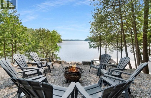 Rosseau Cottage | Lakefront private retreat on Lake Rosseau