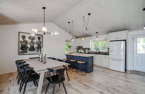 Rosseau Cottage | Lakefront Retreat Hot Tub Outdoor Sauna Dock Swim Stunning Views!