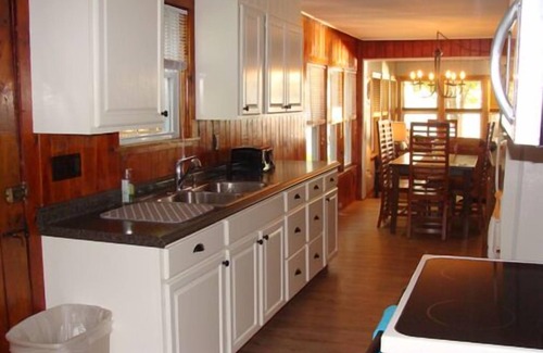 Champlain Cottage | Lakefront vacation rental-Welcome leaf peepers!