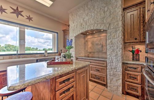 Lissie Villa | Lakefront Wallis Ranch with Private Beach and Patio!