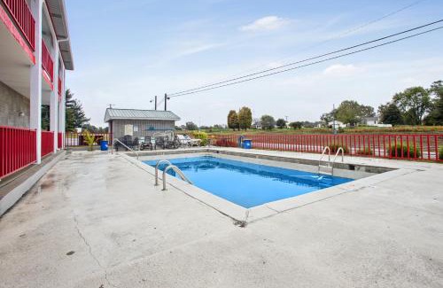 Russell Springs Hotel | Laker Inn