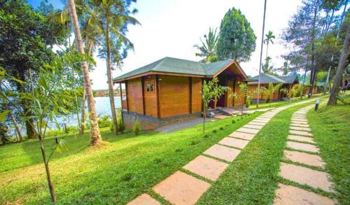 Vazhavatta House | LakeRose Wayanad Resort - Water Front Grandeur