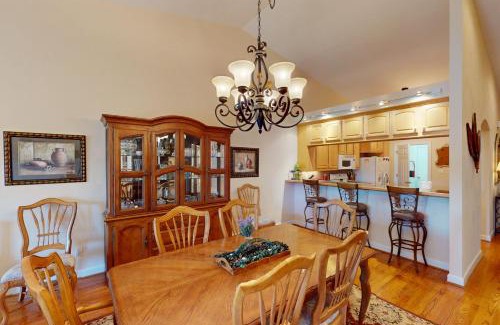 Huddleston House | Lakeshore Glenn