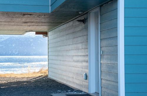 Homer House | Lakeshore Lodging Lodge 709