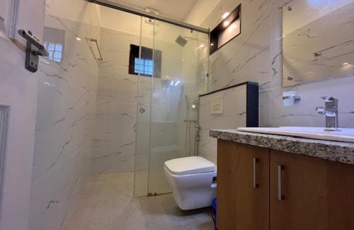 Thanneermukkom Villa | Lakeshore Premier Serviced Villa