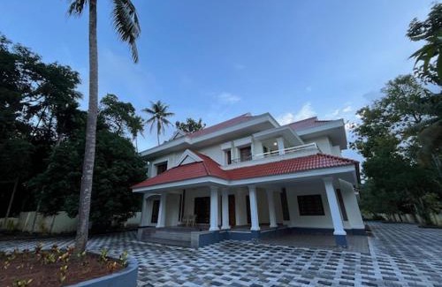 Thanneermukkom Villa | Lakeshore Premier Serviced Villa
