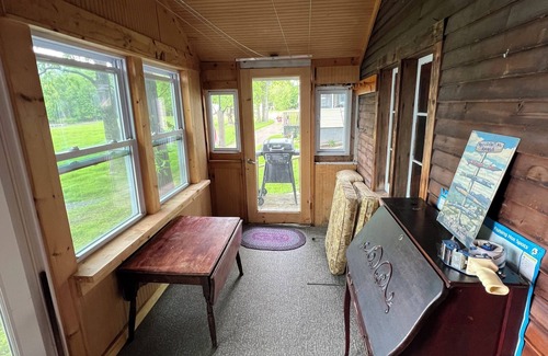 Grand Isle Cottage | Lakeside 2-bedroom cottage with WiFi in Grand Isle