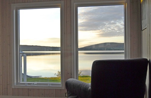 Skaulo House | Lakeside Cottage in Lapland