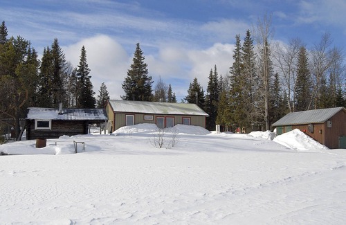 Skaulo House | Lakeside Cottage in Lapland