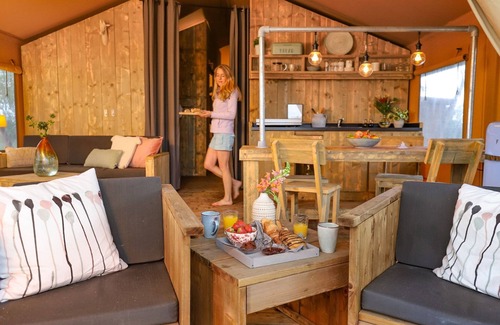 Bant House | Lakeside Escape for Groups