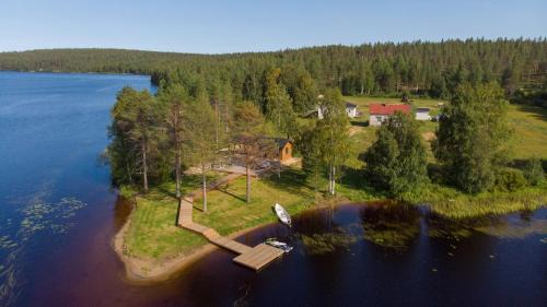 Rovaniemi Ski Chalet | Lakeside holiday home