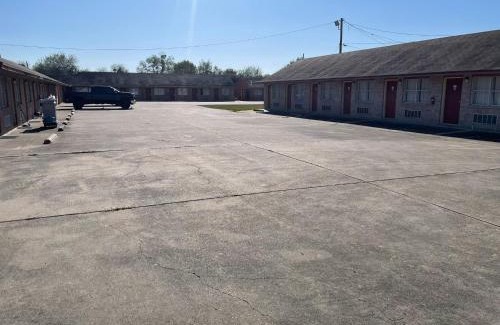 Mathis Hotel | Lakeside inn & suites by OYO Mathis I 37