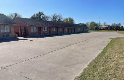 Mathis Hotel | Lakeside inn & suites by OYO Mathis I 37