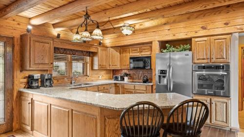 Sherrills Ford House | Lakeside Lodge by AvantStay Hot Tub Dock