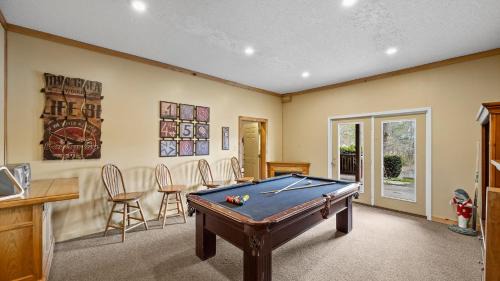 Sherrills Ford House | Lakeside Lodge by AvantStay Hot Tub Dock