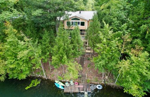 Forest Dale House | Lakeside Lodge at Fern Lake - 3BR, 1BA Waterfront with Dock