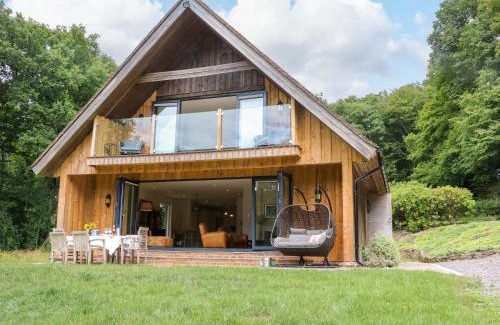 Stonegate House | Lakeside Lodge