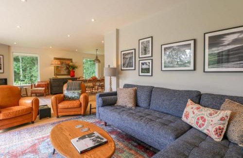 Stonegate House | Lakeside Lodge