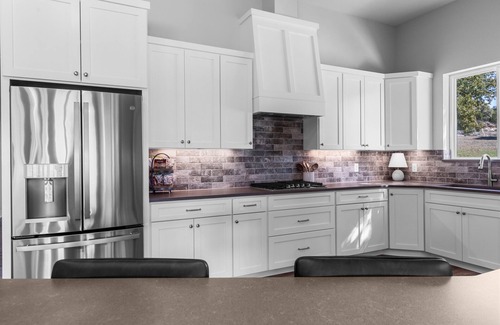 Leon Junction Cabin | Lakeside Lodge on 142 Acres, Temple, Texas