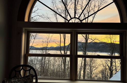 Moriah Center House | Lakeside- Mountain View Lodge on Lake Champlain in delightful Bridport