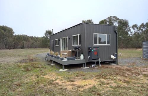 Lake Fyans House | Lakeside Off-Grid Luxury Cabin Redman View