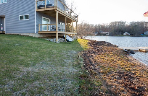 Ashford House | Lakeside Retreat Close to UCONN