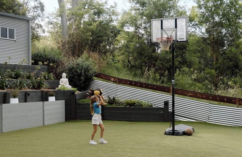 Booroobin House | Lakeside Retreat for 10 – Your Ultimate Getaway