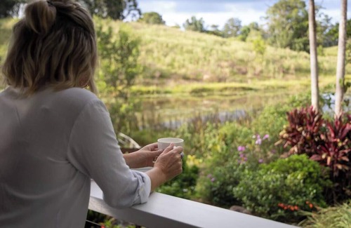 Booroobin House | Lakeside Retreat for 10 – Your Ultimate Getaway