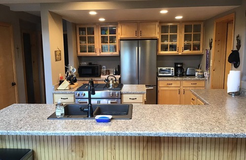 Spring Valley House | Lakeside retreat w/Mountain views