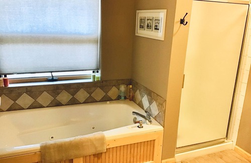 Spring Valley House | Lakeside retreat w/Mountain views