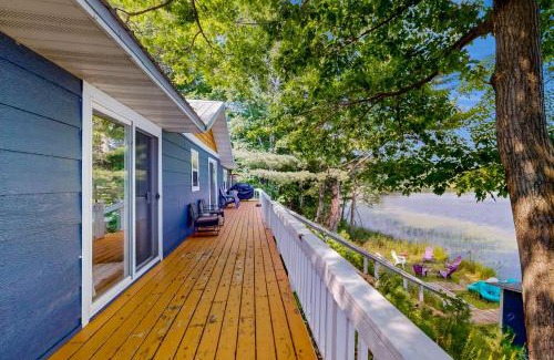 Deerwood House | Lakeside Solitude