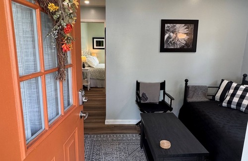 Maryland House | Lakeside Suite - private guest house suite on Goodyear Lake