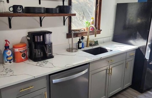 Cheat Lake House | Lakeside Townhouse close to highways & town center