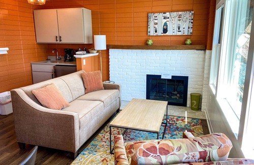 Lake Township Apartment | Lakeview Apartment #2 at Chimney Corners Resort