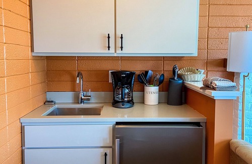 Lake Township Apartment | Lakeview Apartment #2 at Chimney Corners Resort