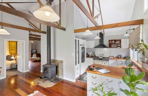 Witta Villa | Lakeview Cottage - Pet Friendly!