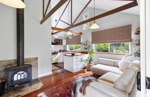 Witta Villa | Lakeview Cottage - Pet Friendly!