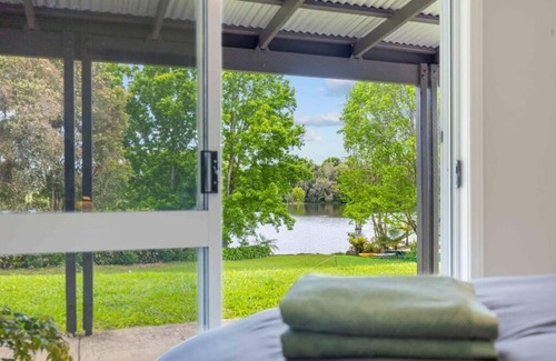 Witta Villa | Lakeview Cottage - Pet Friendly!
