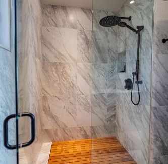 Bridgenorth House | Lakeview House by Leavetown Vacations