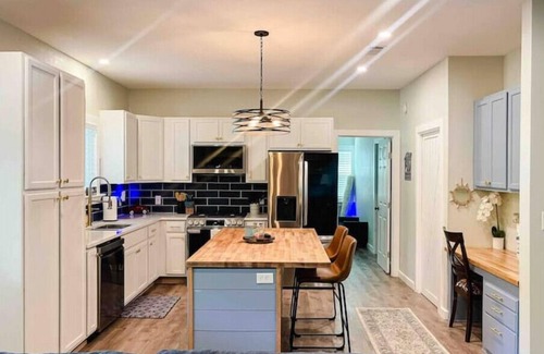 Lavon Apartment | Lakeview Oasis