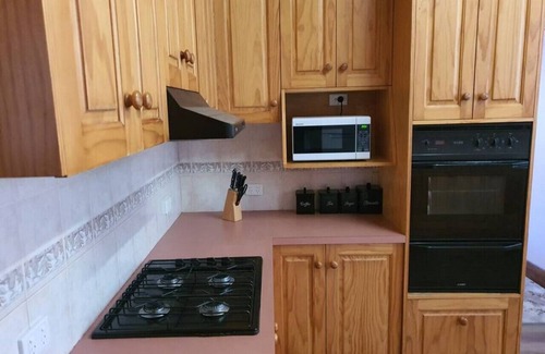 Ararat House | LAM001 · Cosy California Bungalow in Ararat, Grampians