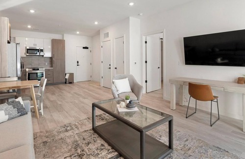 Richmond Apartment | Landing | Amazing 1BD, Courtyard, Rooftop Lounge