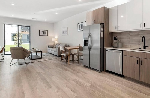 Richmond Apartment | Landing | Amazing 1BD, Courtyard, Rooftop Lounge