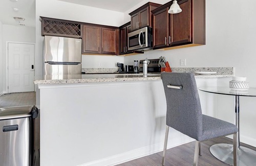 Bloomingdale Apartment | Landing | Amazing 2BD, Gym, Pool