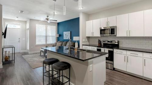 Allen Apartment | Landing Apartments Twin Creeks - Allen